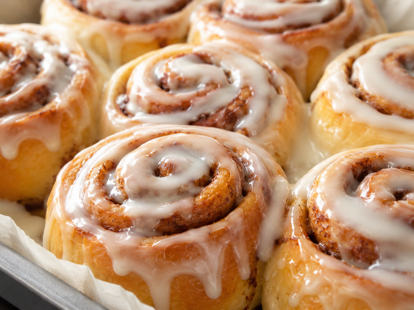 Gourmet Bakery-Style Cinnamon Roll – Soft, Gooey & Cream Cheese Frosted